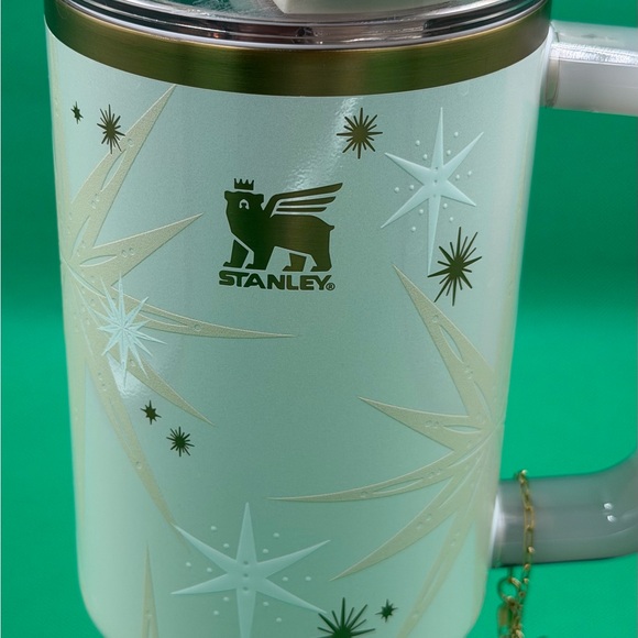 Stanley Cup Quencher Luxe 40 oz Tumbler Starlight Shimmer Gold Star Design, New - Picture 2 of 13